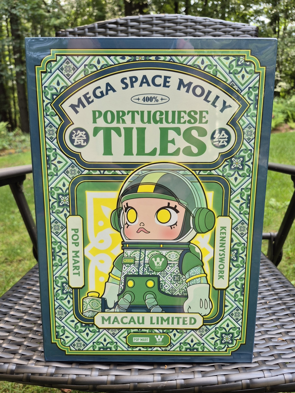 Pop Mart Mega Space Molly 400% Portuguese Tiles Macau Limited. Sealed